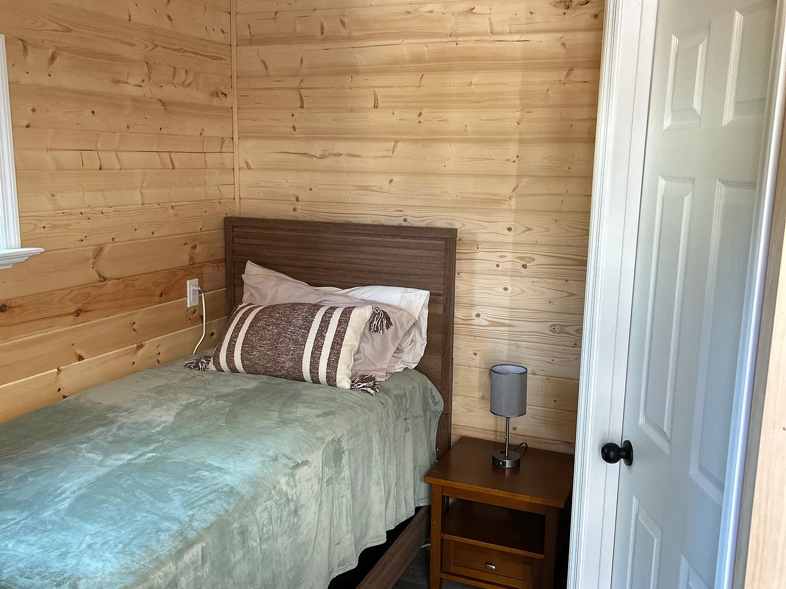 Studio, 2000 sqft, $1,250 — Photo 4