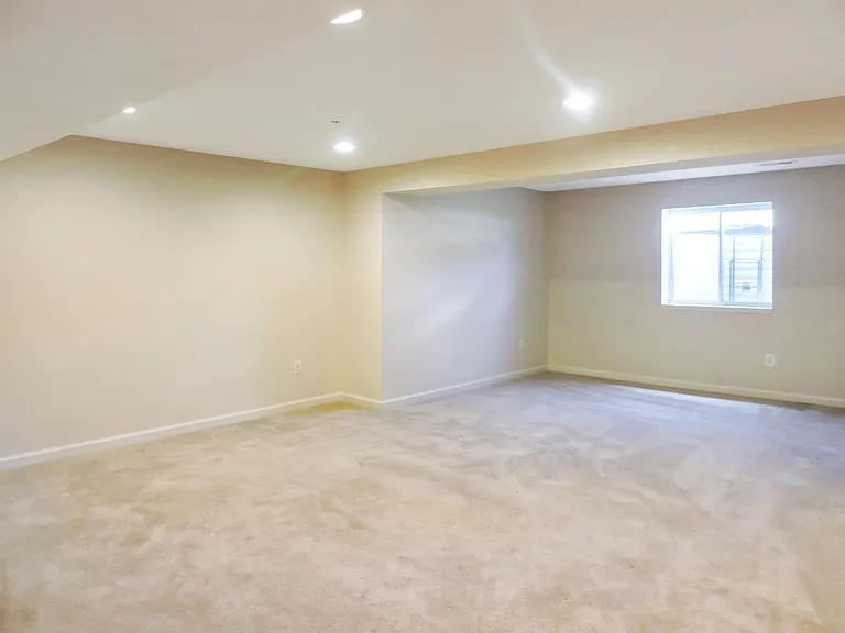 9166 Beechdale Ct — Photo 11