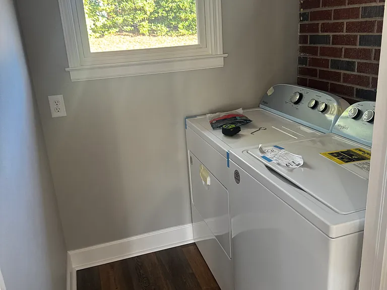 209 Brook St — Photo 14