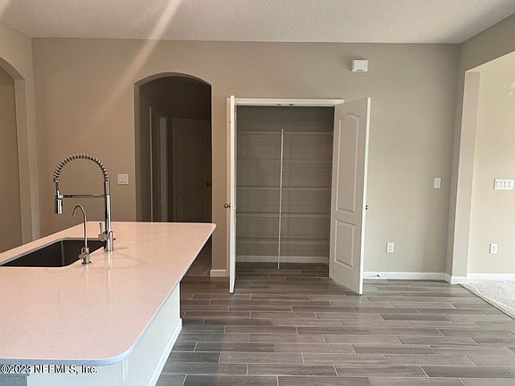 5th image of 1550 Mathews Manor Dr