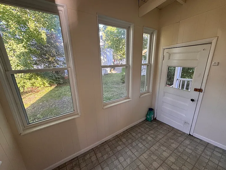 44 Wilson Ave — Photo 11
