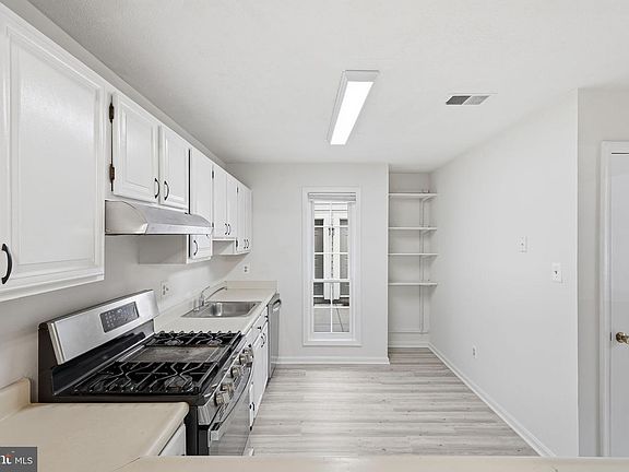 5th image of 10120 Oakton Terrace Rd