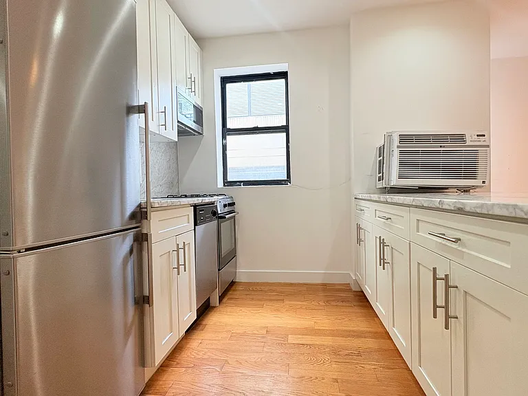 310 12th St #10 — Photo 2
