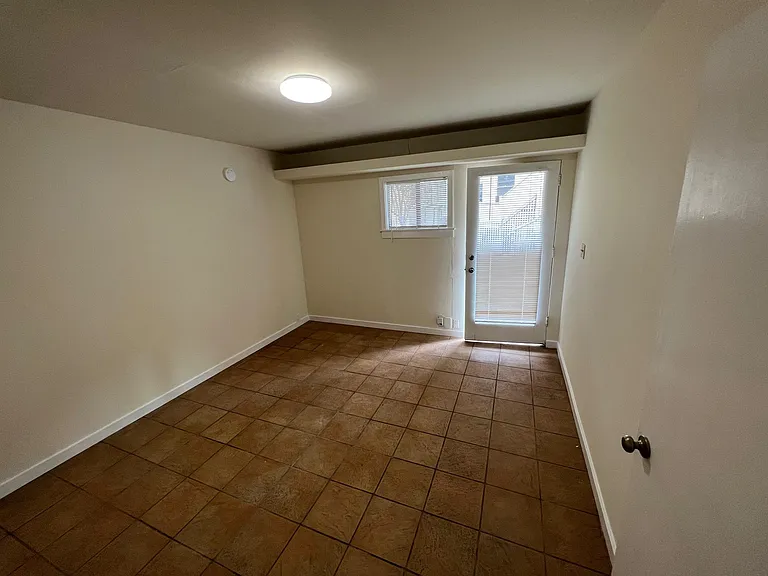1911B Berkeley Way — Photo 12