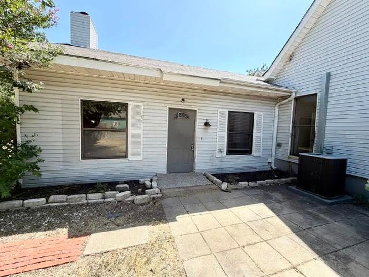 4 bedroom on a large corner lot in Hewitt! — Photo 2