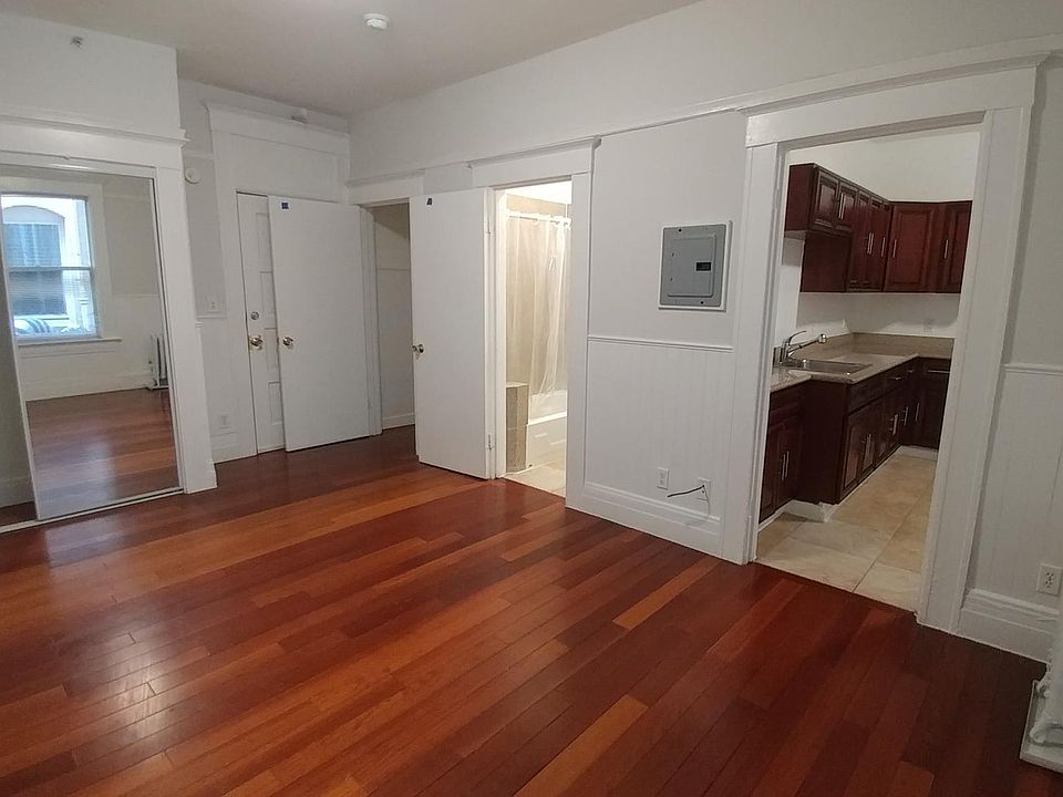 2nd image of 1005 Larkin St APT 101