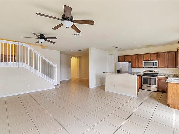 3rd image of 8431 Lakeview Trail