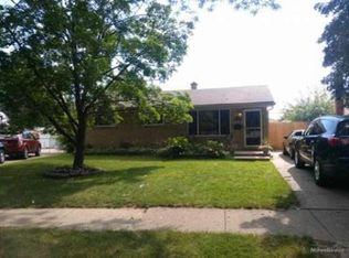 30044 Blossom St, Roseville, MI 48066