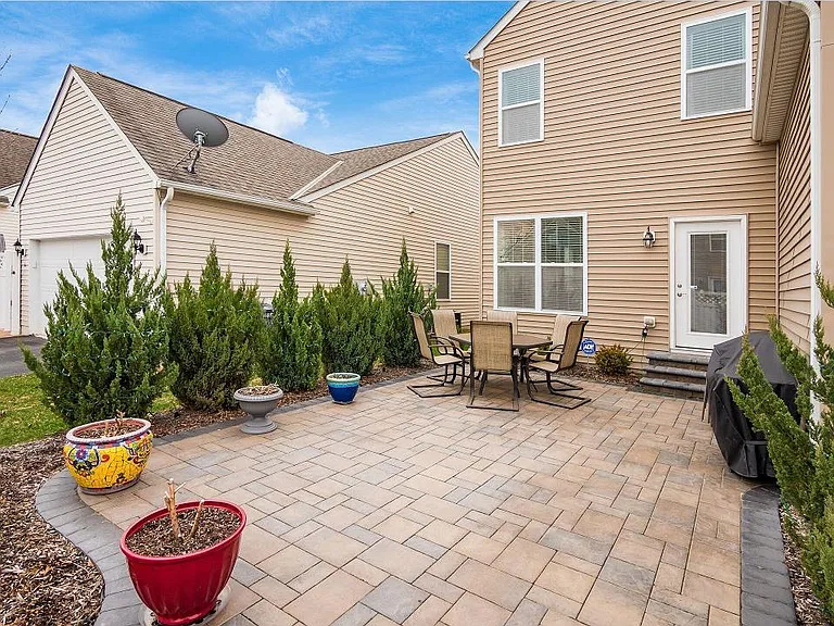 5694 Stearns Rd — Photo 34