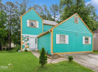 606 Woodcrest Manor Dr, Stone Mountain, GA