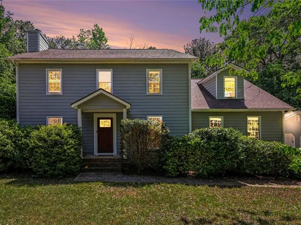 215 Hampton Woods Dr, Fayetteville, GA 30215