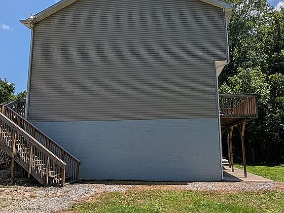 2nd image of 62 Elizabeth Ln