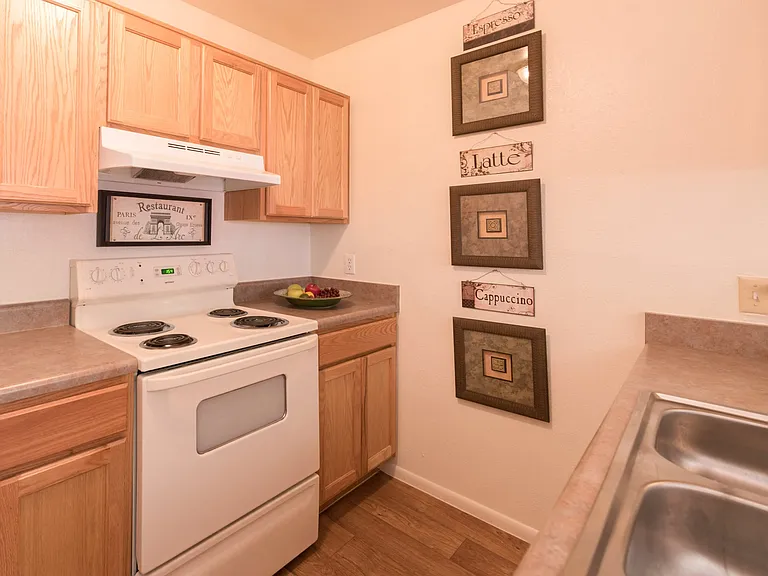 Santa Cruz Apartments — Photo 6