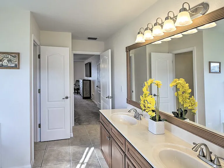 3223 SE Santa Barbara Pl #4 — Photo 5