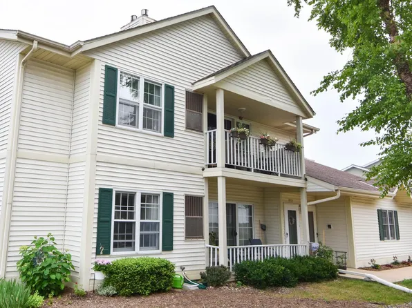 252 Bur Oak LANE #C, Grafton, WI 53024