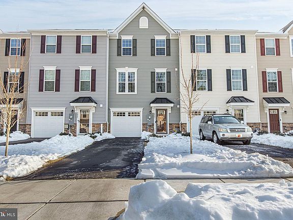 2nd image of 2047 Rivers Dr