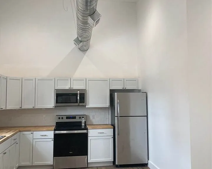 104 E Maple St #5 — Photo 2