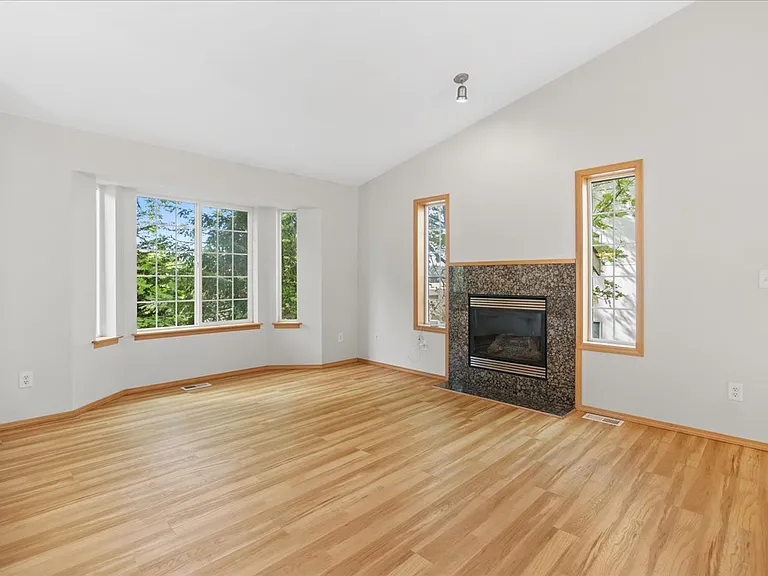 5062 23rd Ave SW — Photo 6