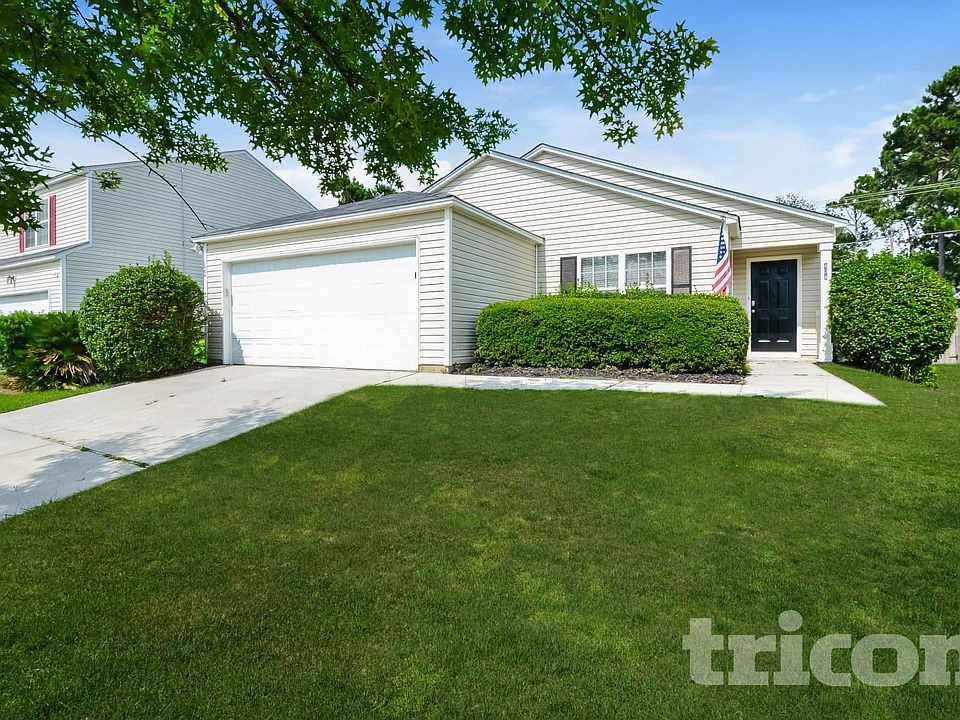 1st image of 404 Castle Ridge Dr