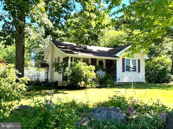 2340 Mill Pond Rd, Quakertown, PA 18951