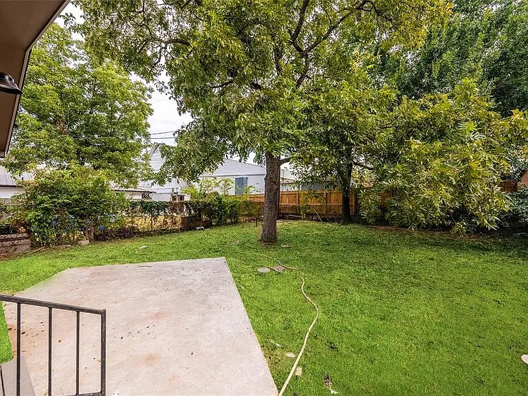 3103 E 16th St — Photo 25