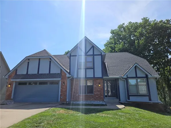 8020 N Flora Ave, Kansas City, MO 64118