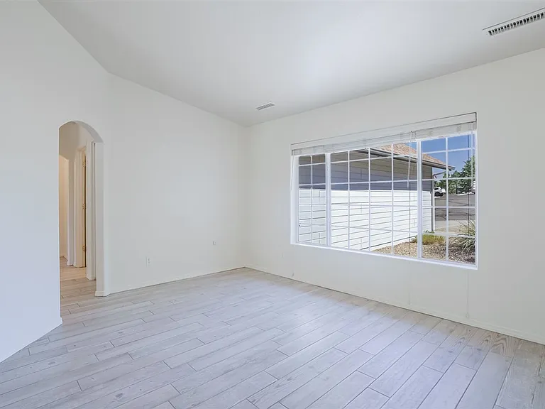 379 Badger Ct — Photo 8