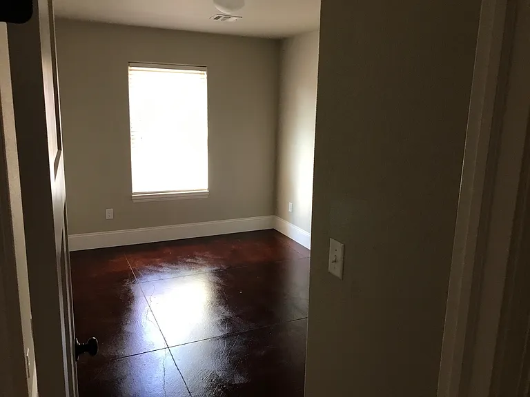 540 N Doris St — Photo 8