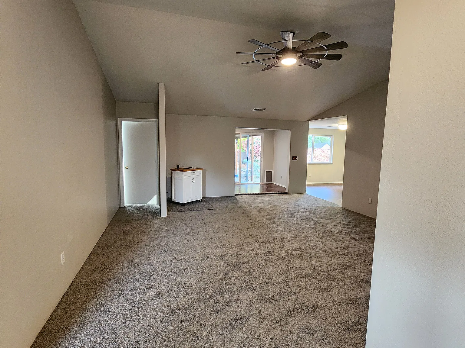 5 bed, 2358 sqft, $3,250 — Photo 2