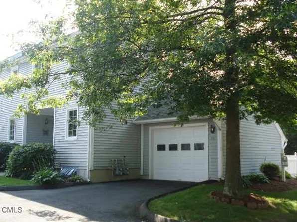 210 Hickory Woods Ln, Stratford, CT 06614