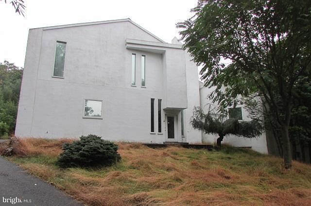 1st image of 1813 Holly Dr