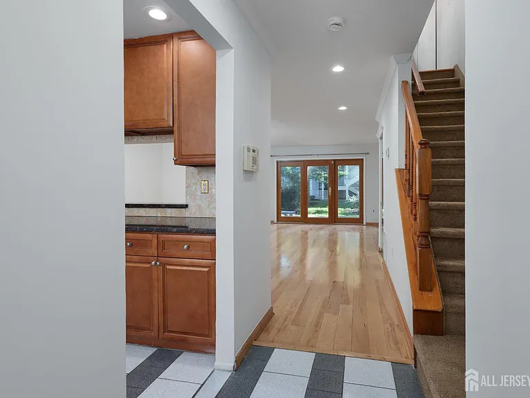 357 Hadleigh Ln — Photo 2