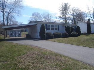 9 Phoenix Rd, Colchester, CT 06415