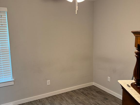 3rd image of 450 Red Robin St