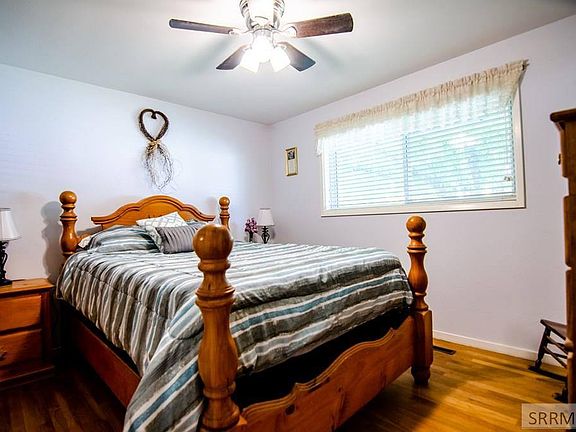 3rd image of 415 Falls Dr