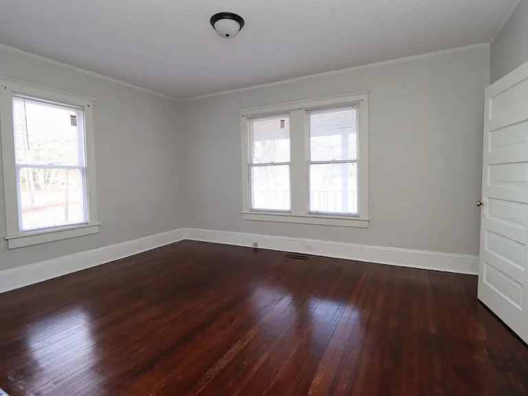 4910 Colonial Dr — Photo 6