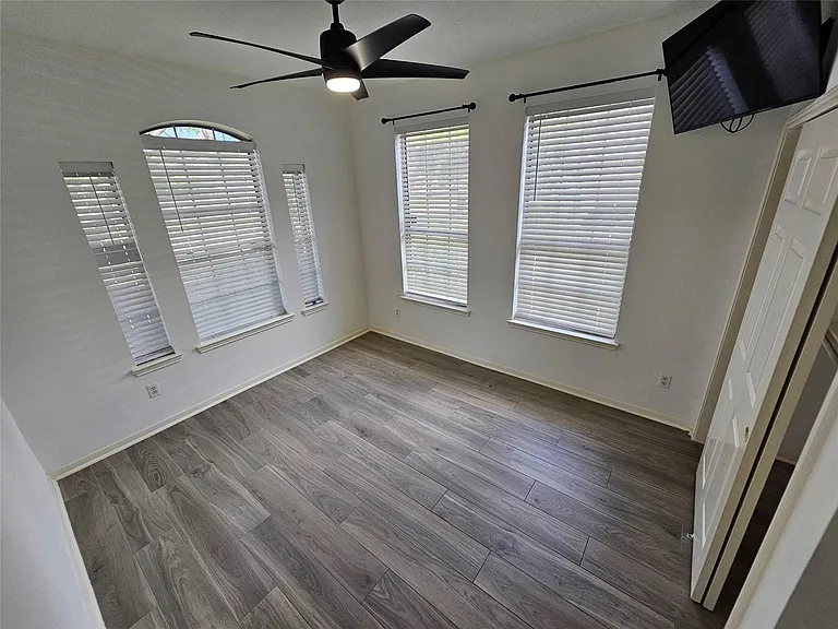 3709 Pinehurst Dr — Photo 16