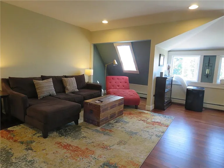 276 George St #4 — Photo 4