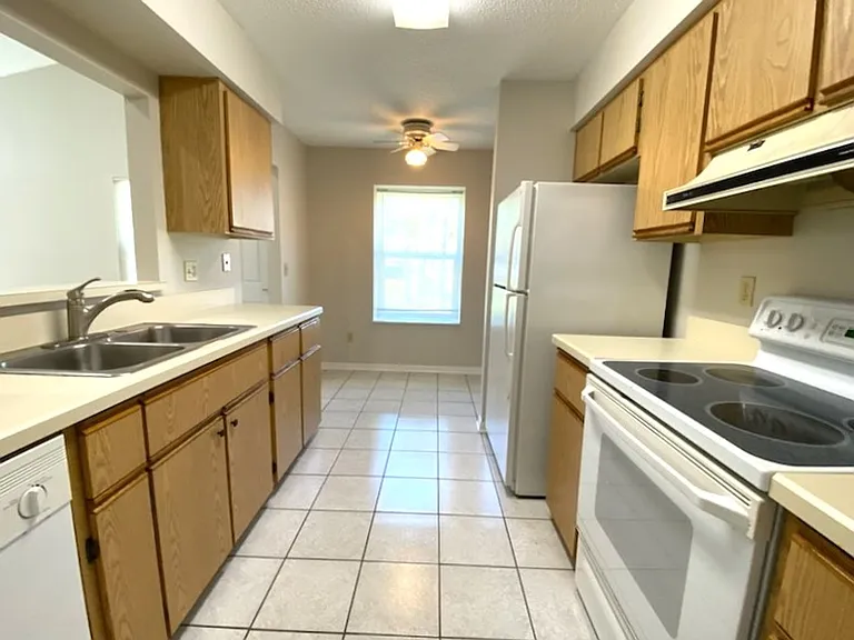 110 Bob White Ct — Photo 2