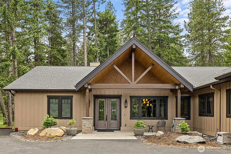 3rd image of 470 Rocking Chair Road