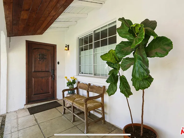 2591 Amherst Ave — Photo 5