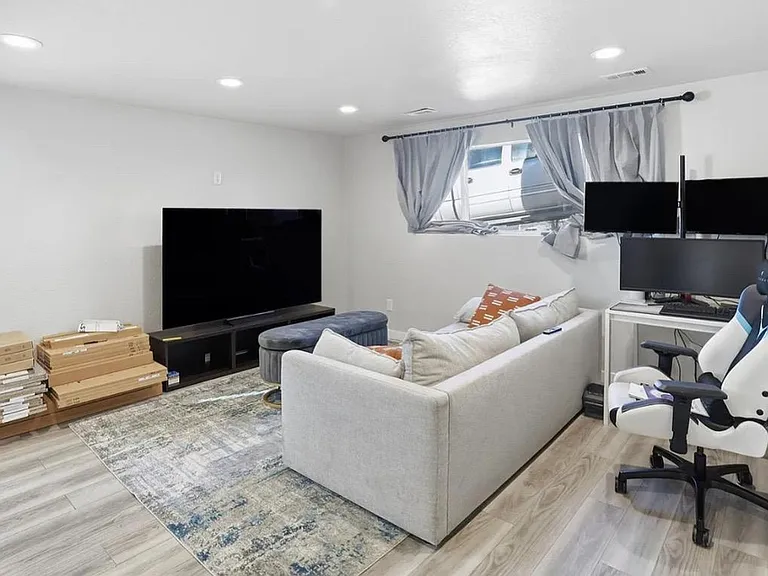 3306 N Fairfield Rd — Photo 4