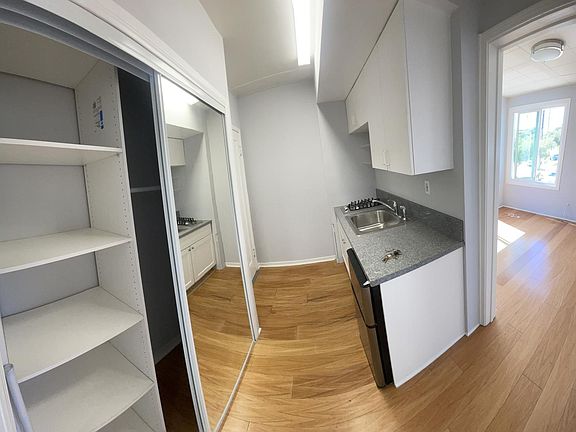 4th image of 1758 Lincoln Blvd APT 10