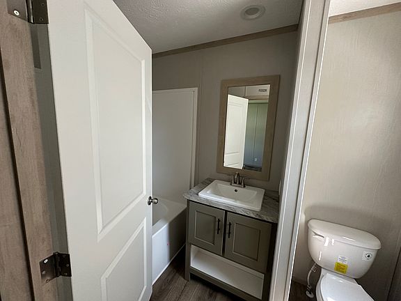 4th image of 273 Oak Lawn Dr