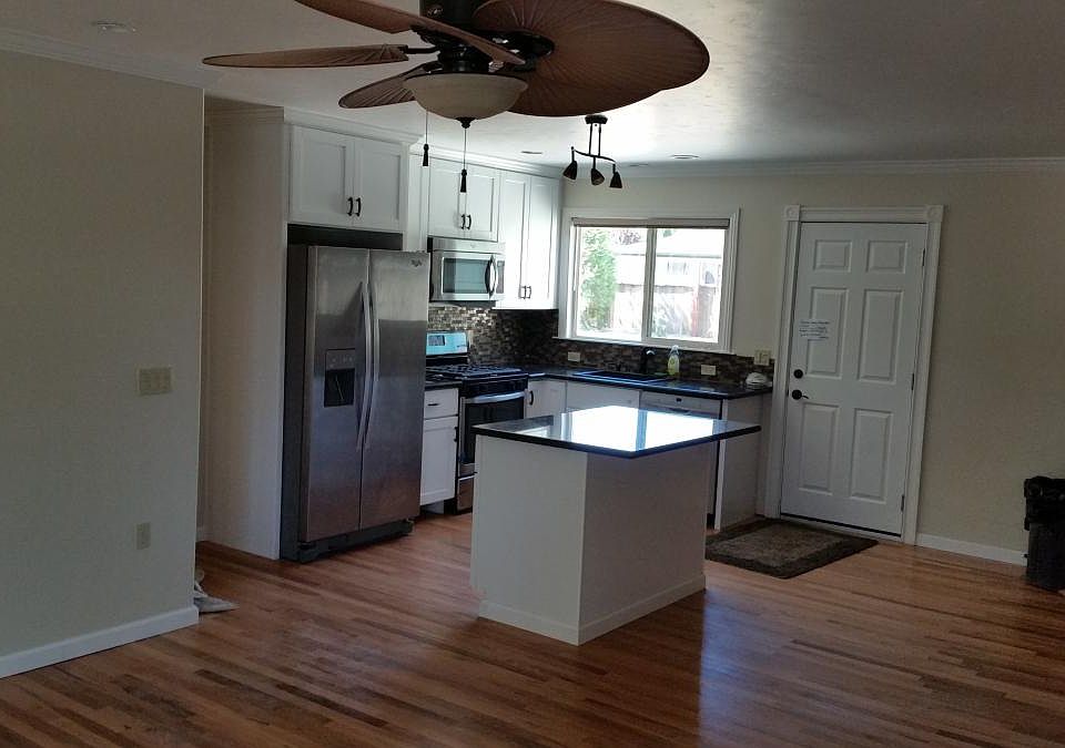 2nd image of 208 Hacienda Dr #B