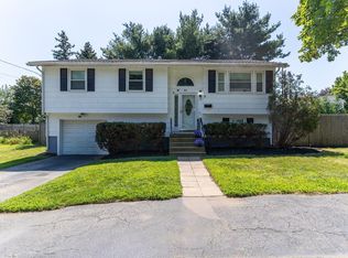 11 Hartford St, Salem, MA 01970