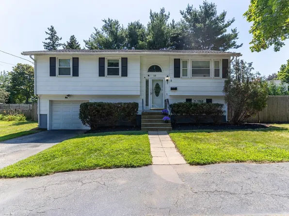11 Hartford St, Salem, MA 01970