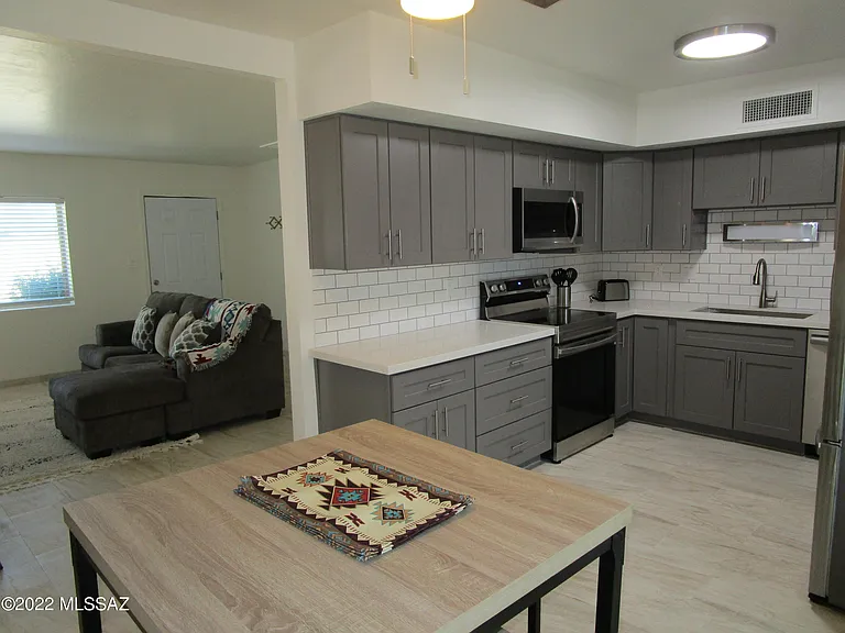 1627 E 13th St #1 — Photo 7
