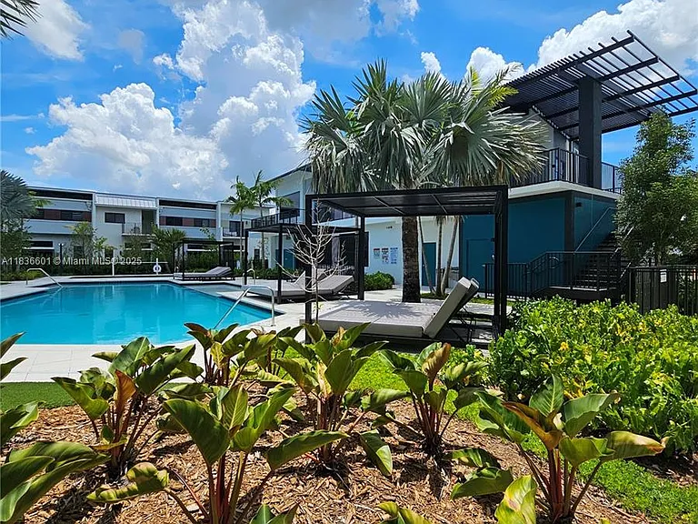 4400 Sunrise Blvd #T1 — Photo 37