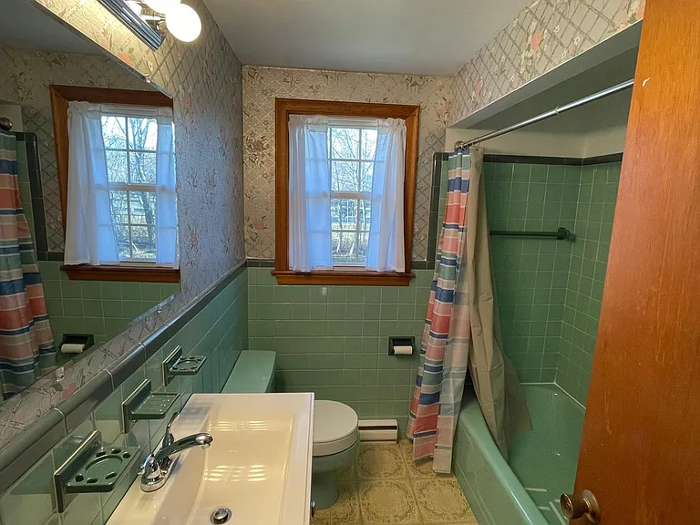 46 Glendale Dr — Photo 26